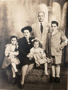 O casal, Wagih e Maria, com os 3 primeiros filhos